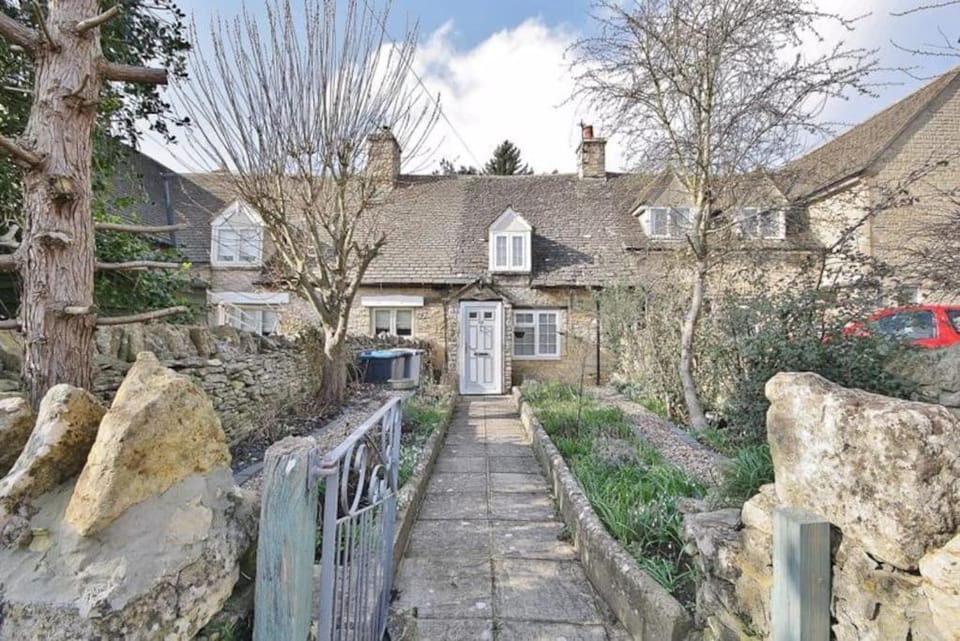 Property building, Garden, Garden, Street view