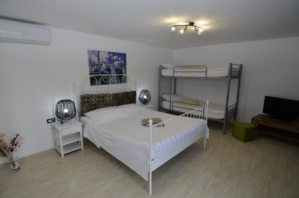Vila La Panda Bed and Breakfast in Constanța County