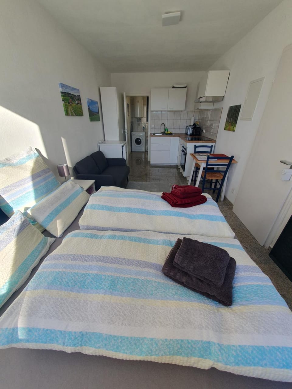 Bed, Kitchen or kitchenette, Photo of the whole room, Seating area, Dining area, minibar, towels