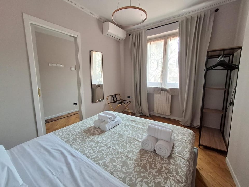 Bedroom, air conditioner