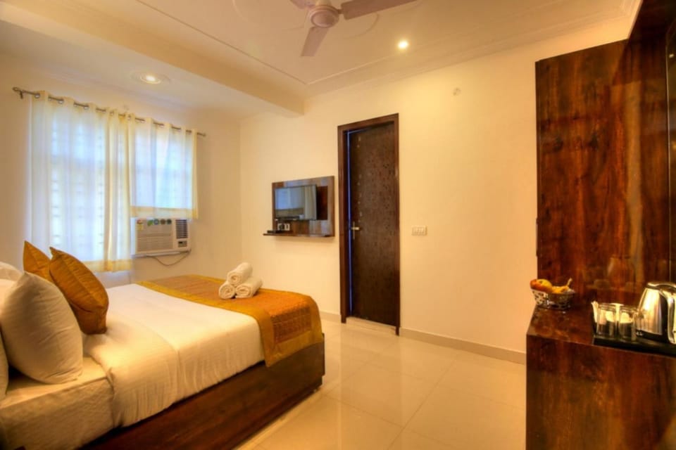 Property building, Living room, Bedroom