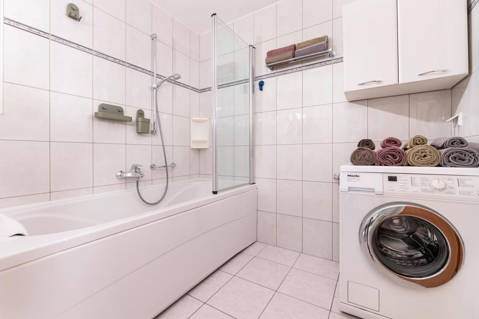 Shower, Bathroom, towels, washing machine