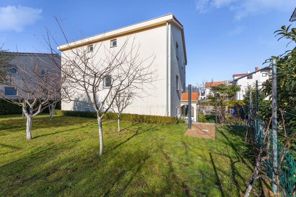 Property building, Spring, Day, Natural landscape, Garden, Garden view