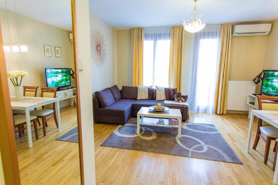 Living room, Seating area, air conditioner