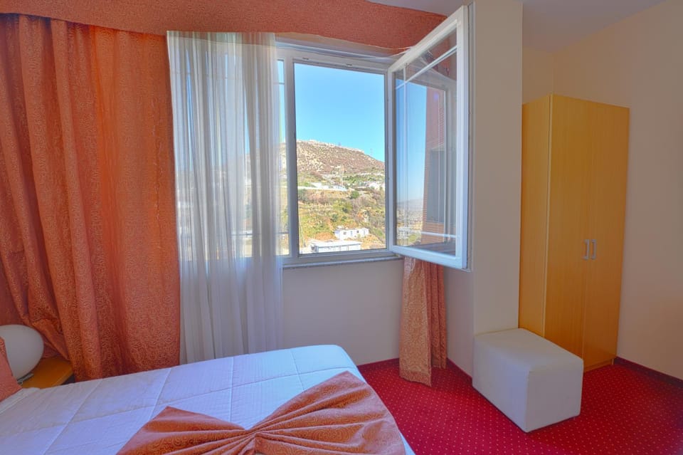 Bed, Photo of the whole room, Bedroom, Mountain view