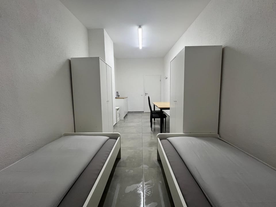 Mieterlux Frankfurt Heusenstamm Bed and Breakfast in Offenbach