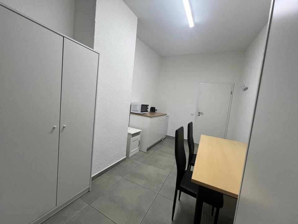 Mieterlux Frankfurt Heusenstamm Bed and Breakfast in Offenbach