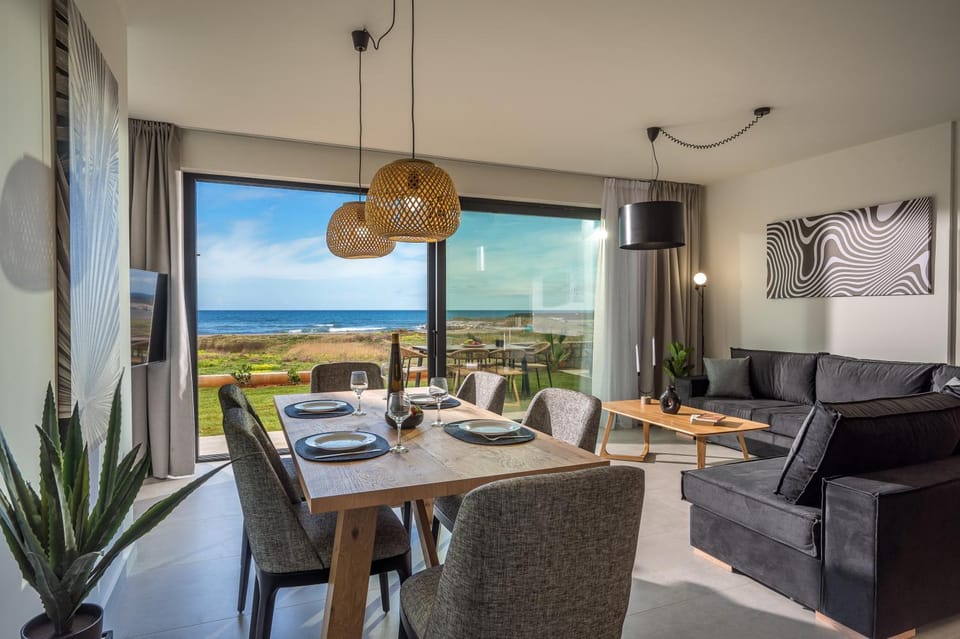 Living room, Dining area, Sea view