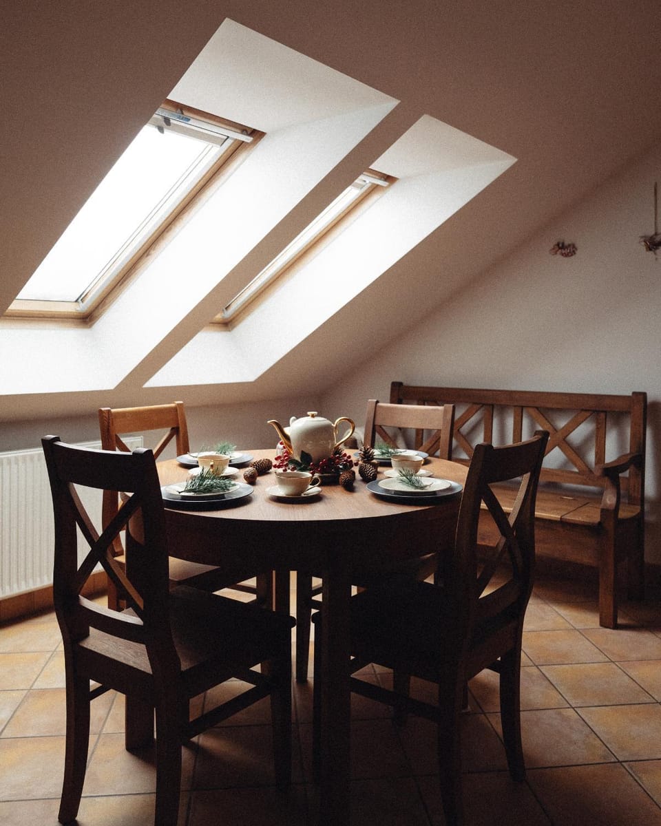 Food and drinks, Dining area, Food