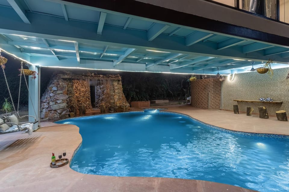 Pool view, Swimming pool, sunbed