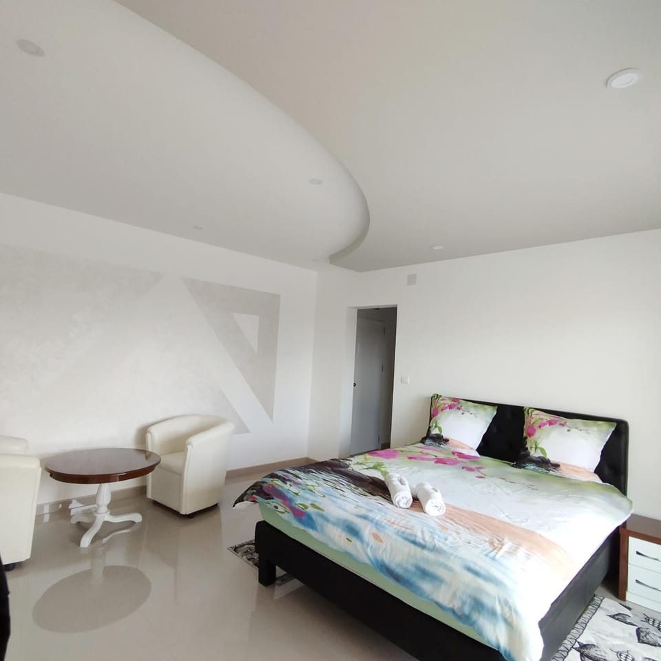 Bed, Seating area, Bedroom, towels