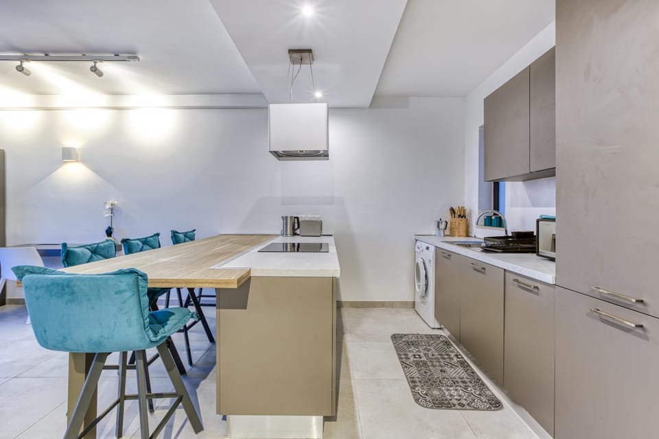 Kitchen or kitchenette, Dining area, minibar, oven, pet friendly, stove