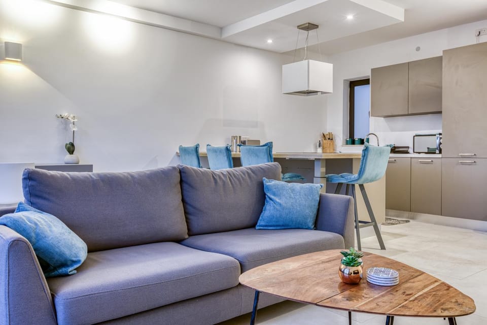 Kitchen or kitchenette, Living room, Seating area, Dining area, minibar, pet friendly, stove
