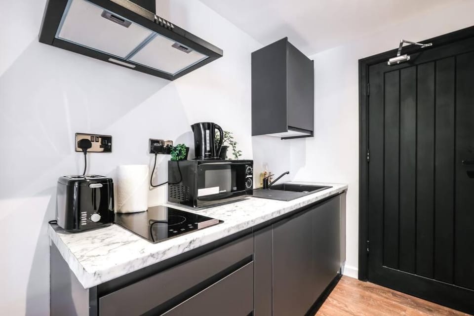 Spacious and Delightful Sleep 5 Piccadilly VRC Apartment in City of Westminster