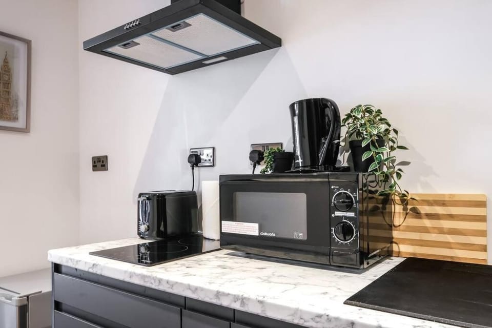Spacious and Delightful Sleep 5 Piccadilly VRC Apartment in City of Westminster