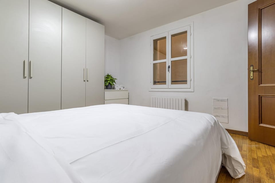 Bed, View (from property/room), Photo of the whole room, Bedroom, Quiet street view, internet, internet, wardrobe
