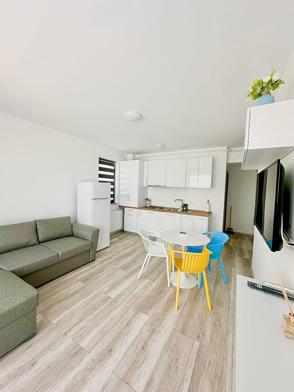 Kitchen or kitchenette, Living room, Dining area