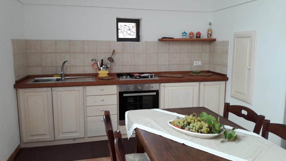Kitchen or kitchenette, Dining area, Lunch, Dinner