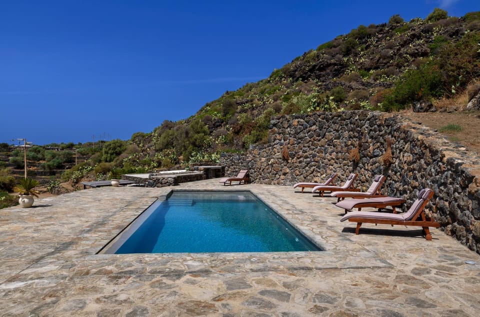 Pool view, Swimming pool, sunbed