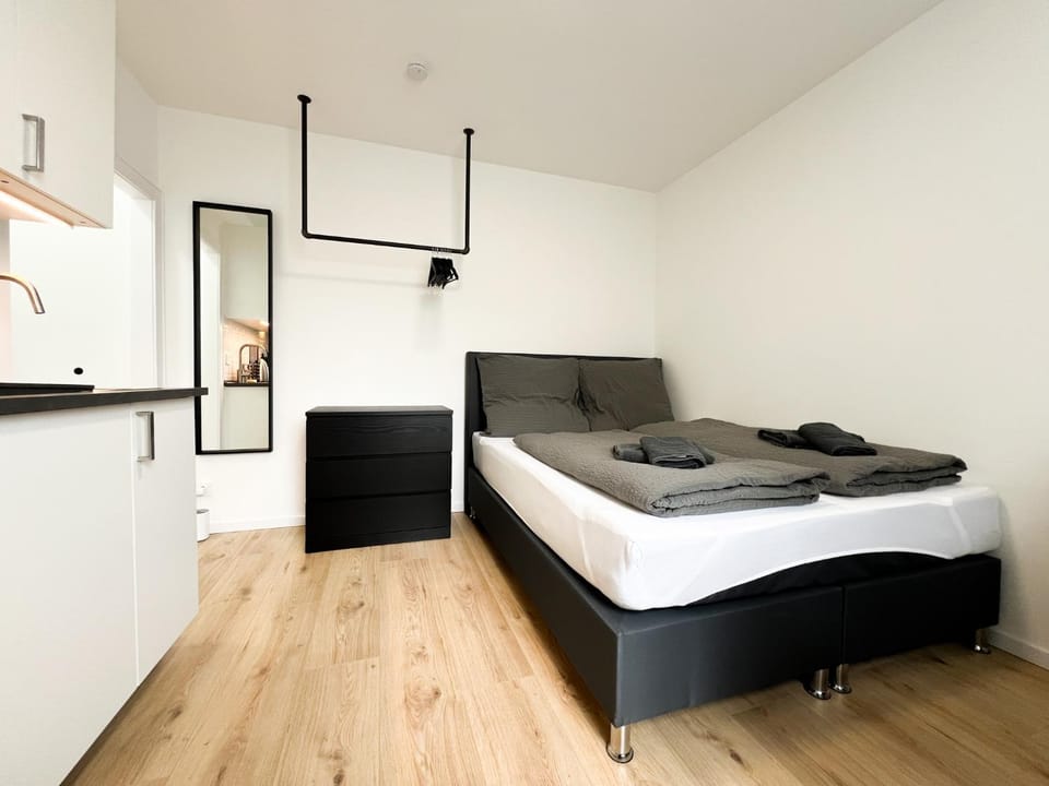 Bed, Living room, Photo of the whole room, Seating area, Bedroom, towels, wardrobe