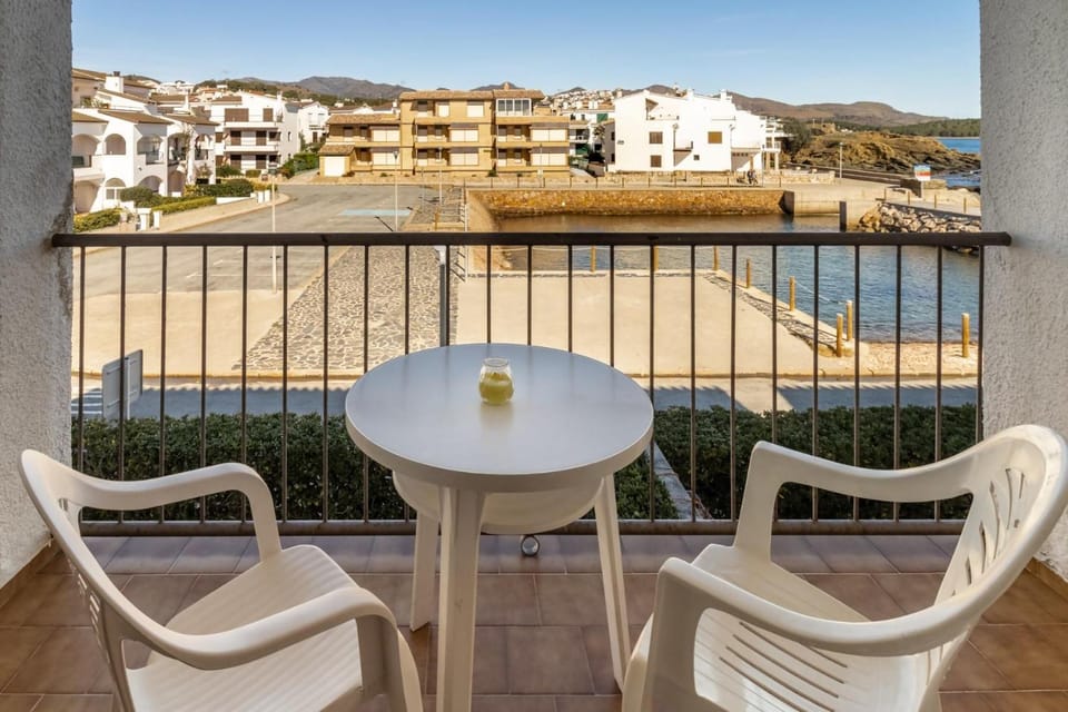 Sant Carles 26.1 - Apartamento con balcón y vistas Apartment in Alt Empordà