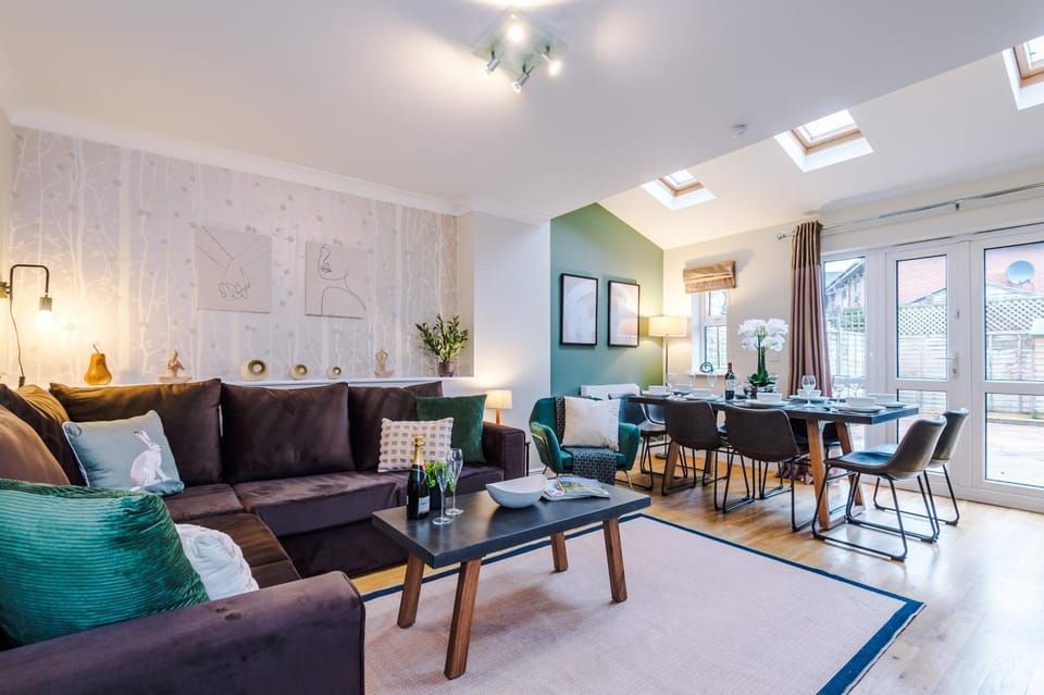 Living room, Seating area, Dining area