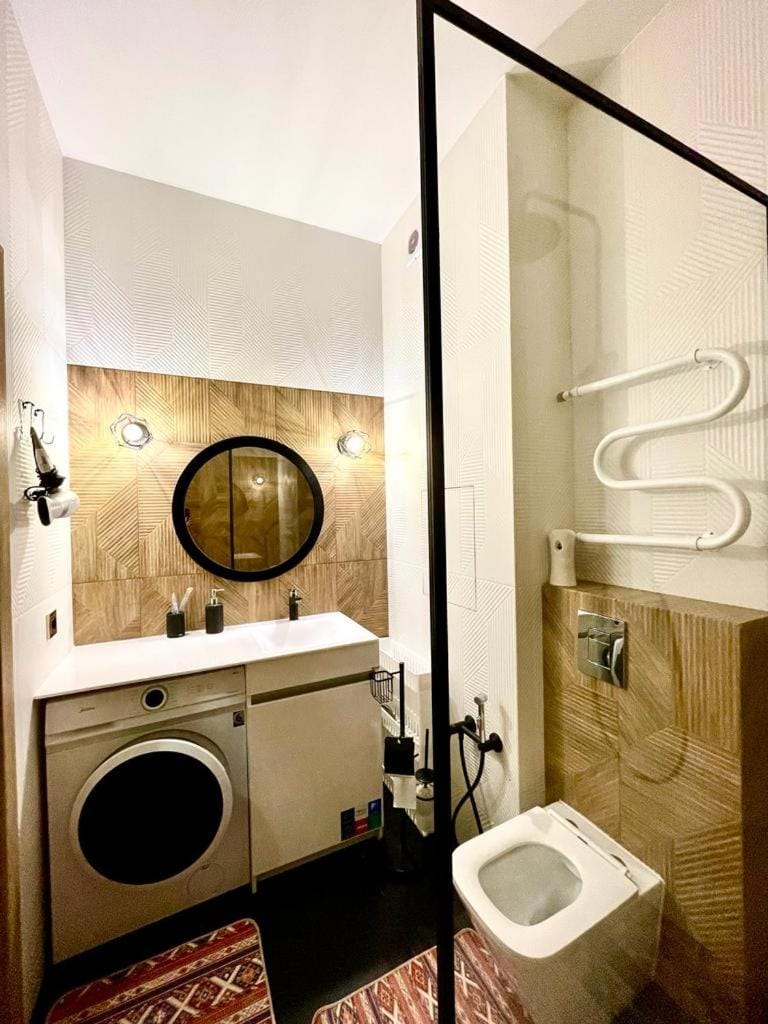 Shower, Toilet, Bathroom, Bath, towels