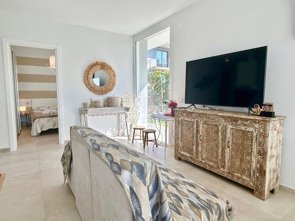 Communal lounge/ TV room, TV and multimedia, Living room