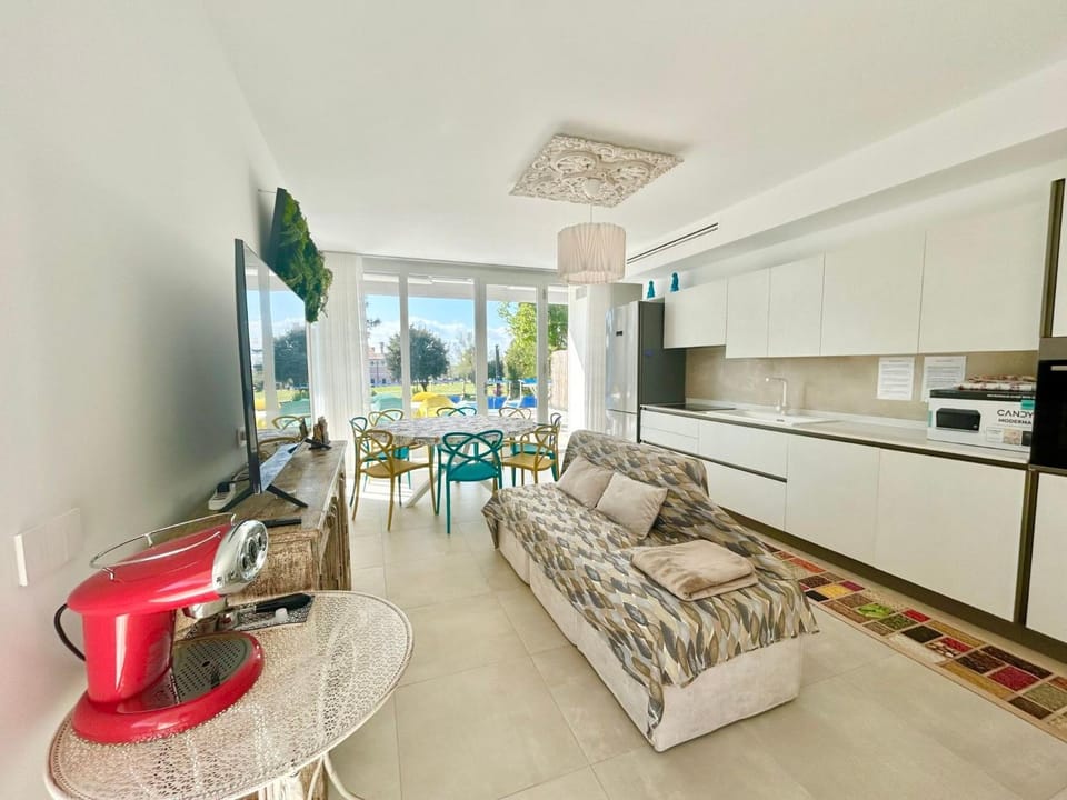 Living room, Dining area, kitchen