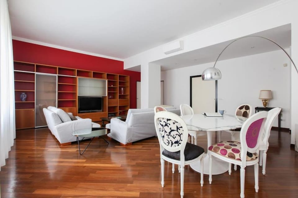 TV and multimedia, Living room, Seating area, Dining area