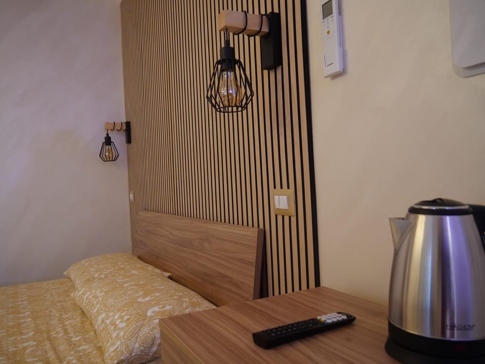 People, Coffee/tea facilities, Bedroom
