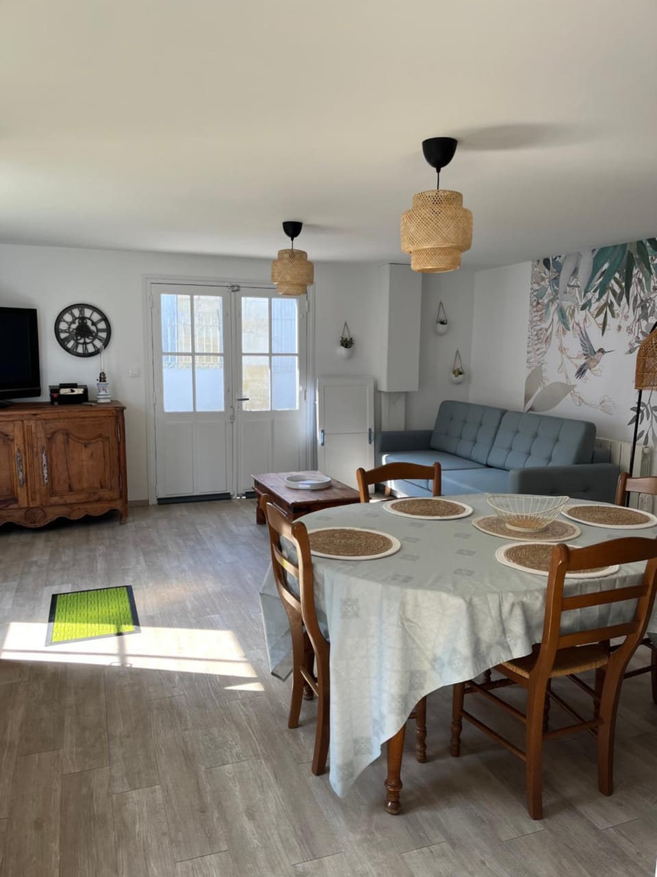 Living room, Dining area