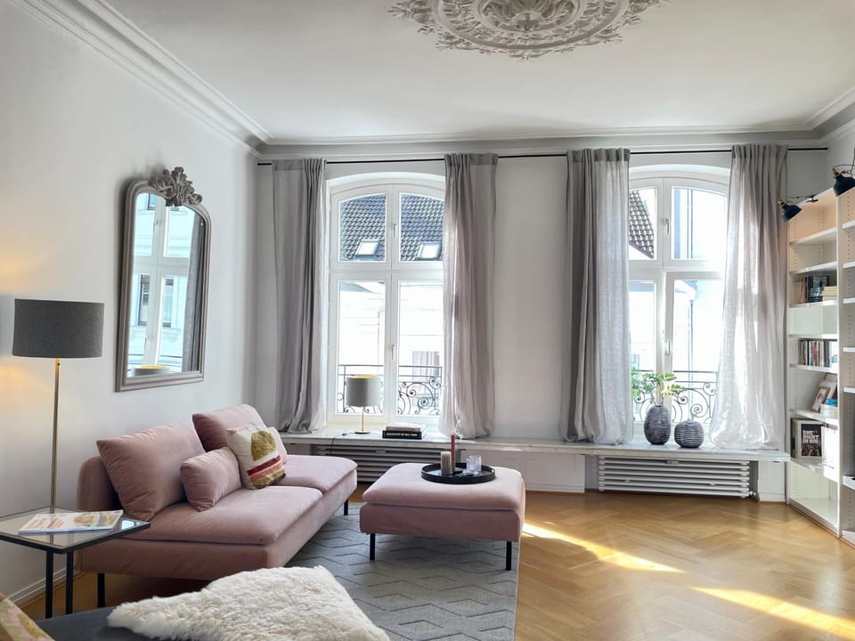 Living room, Seating area