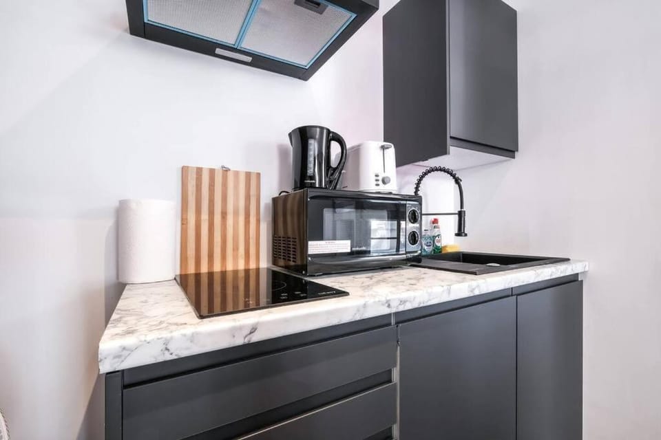 Sleep 2 in Piccadilly Soho Central London VRF Apartment in City of Westminster