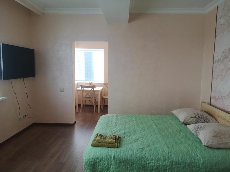 Bed, TV and multimedia, Photo of the whole room, towels