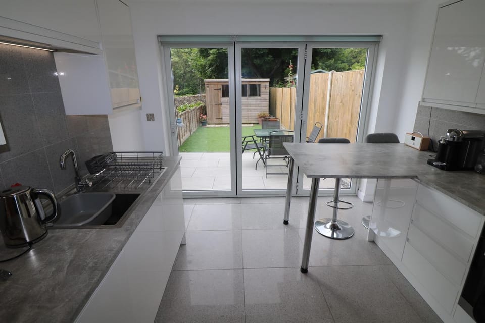 The Seaside Haven w Parking - Mins to Viking Bay Apartment in Broadstairs