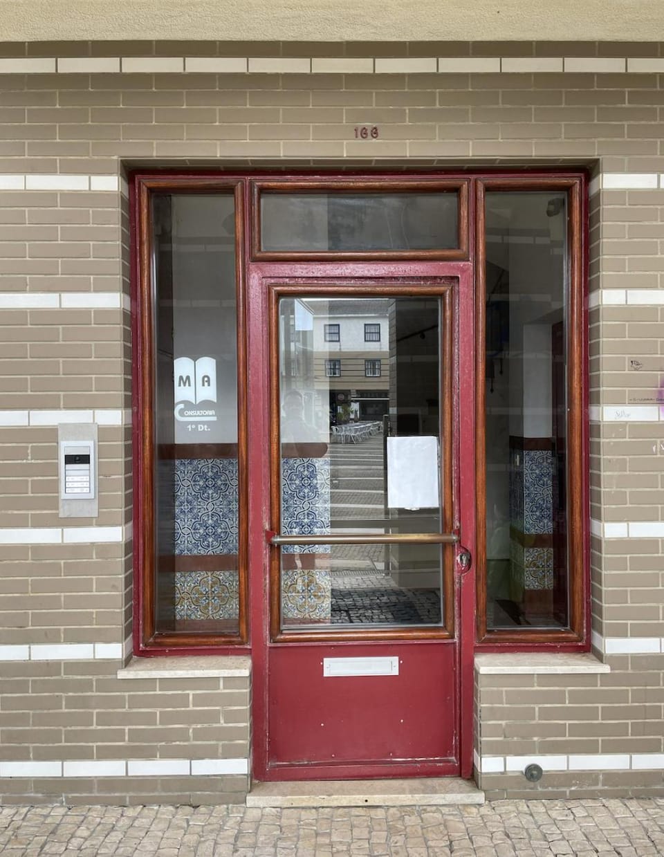 Property building, Facade/entrance