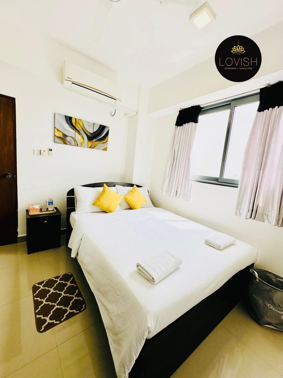Bed, Photo of the whole room, Bedroom