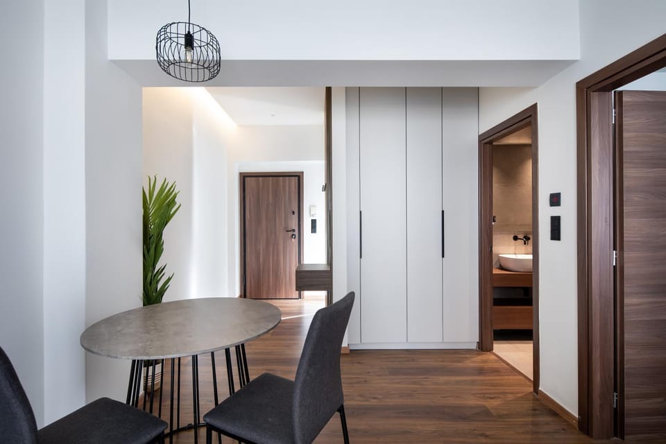 Seating area, Dining area, wardrobe