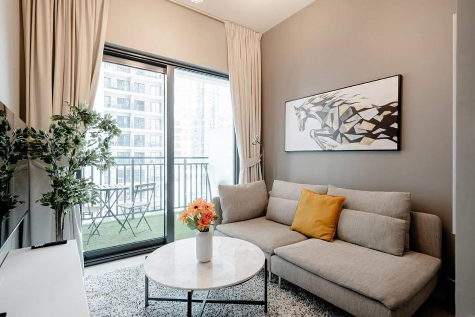 View (from property/room), Balcony/Terrace, Living room, Seating area
