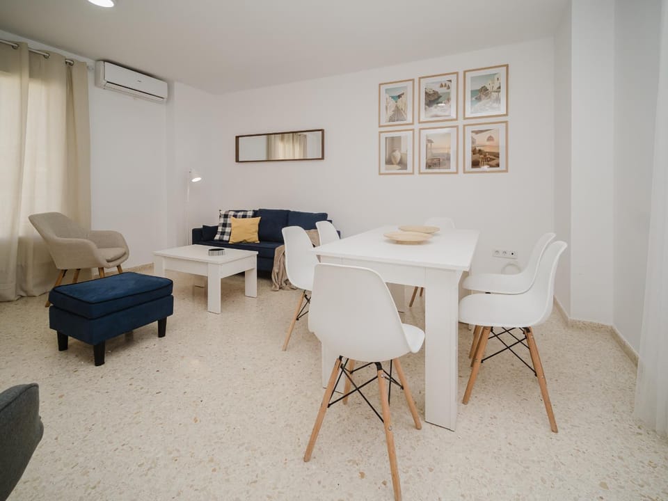 Living room, Seating area, Dining area, air conditioner