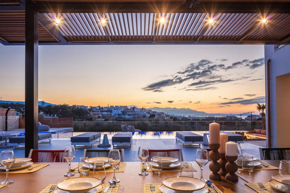 BBQ facilities, Dining area, Swimming pool, Sunset