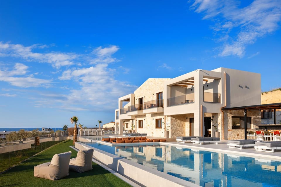 Property building, Day, Sea view, Swimming pool