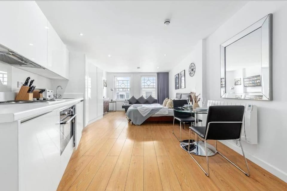 Central London Gem 1 BR Flat Piccadilly Circus VR8 Apartment in City of Westminster