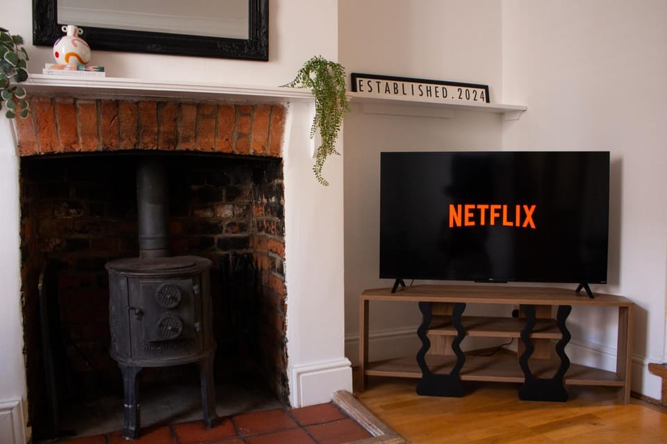 Communal lounge/ TV room, TV and multimedia, Living room