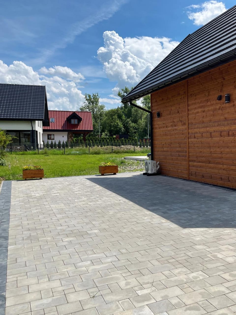 Property building, Day, Garden, Garden view