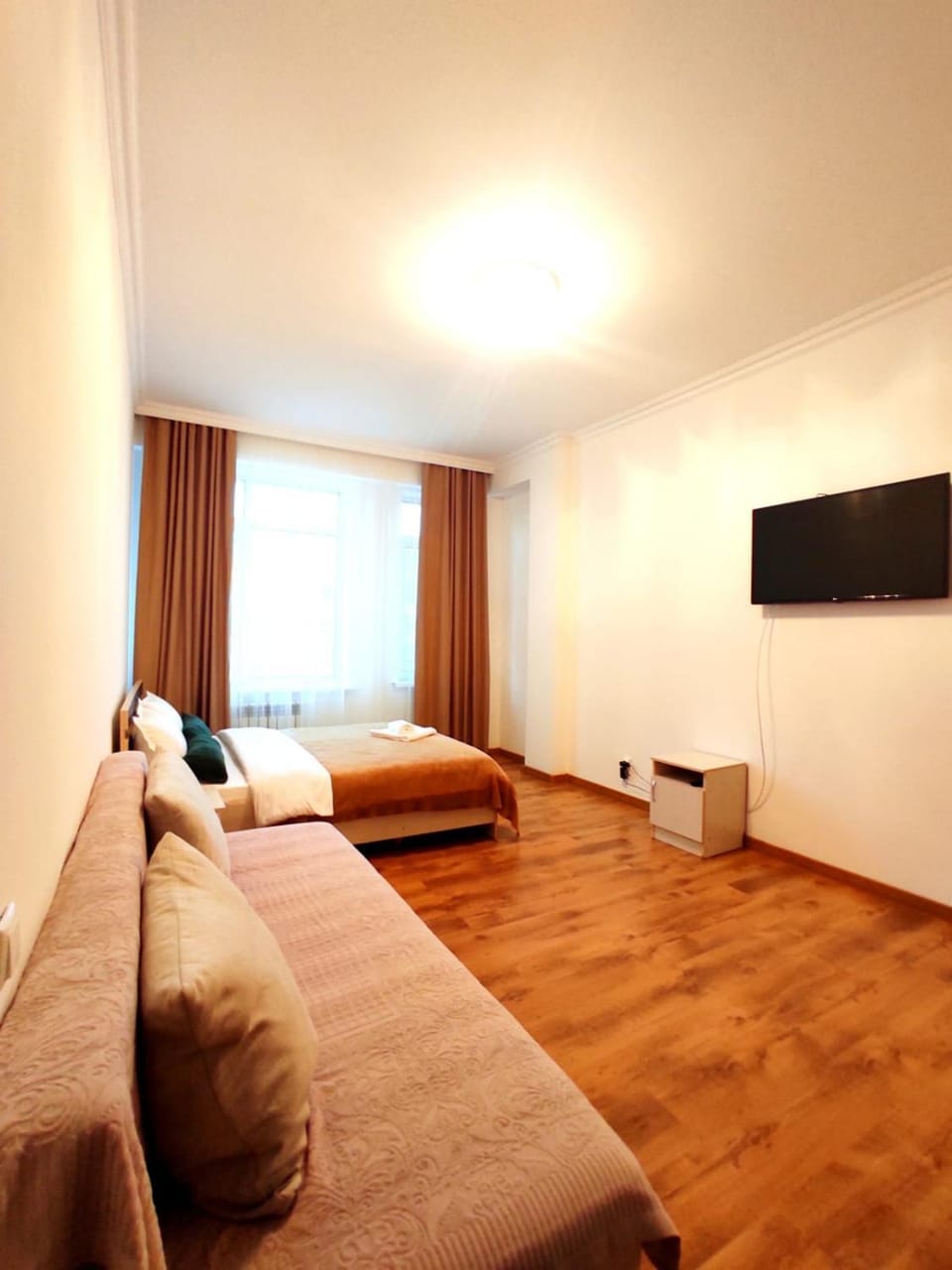 Communal lounge/ TV room, Bed, TV and multimedia, Living room, Photo of the whole room, Seating area, Evening entertainment, Bedroom