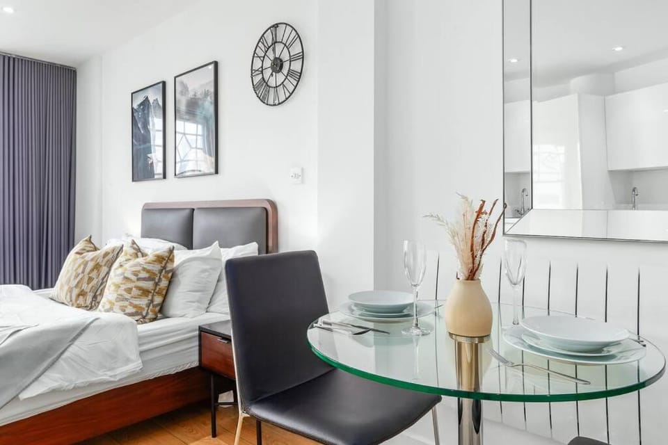 Flat in Piccadilly, Leicester, ChinaTown VR13 Apartment in City of Westminster