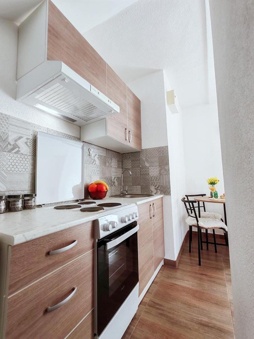 Kitchen or kitchenette, Dining area, pet friendly, stove