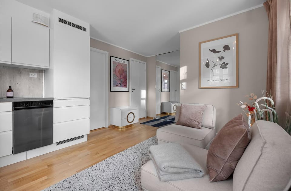 Kitchen or kitchenette, Living room, Seating area